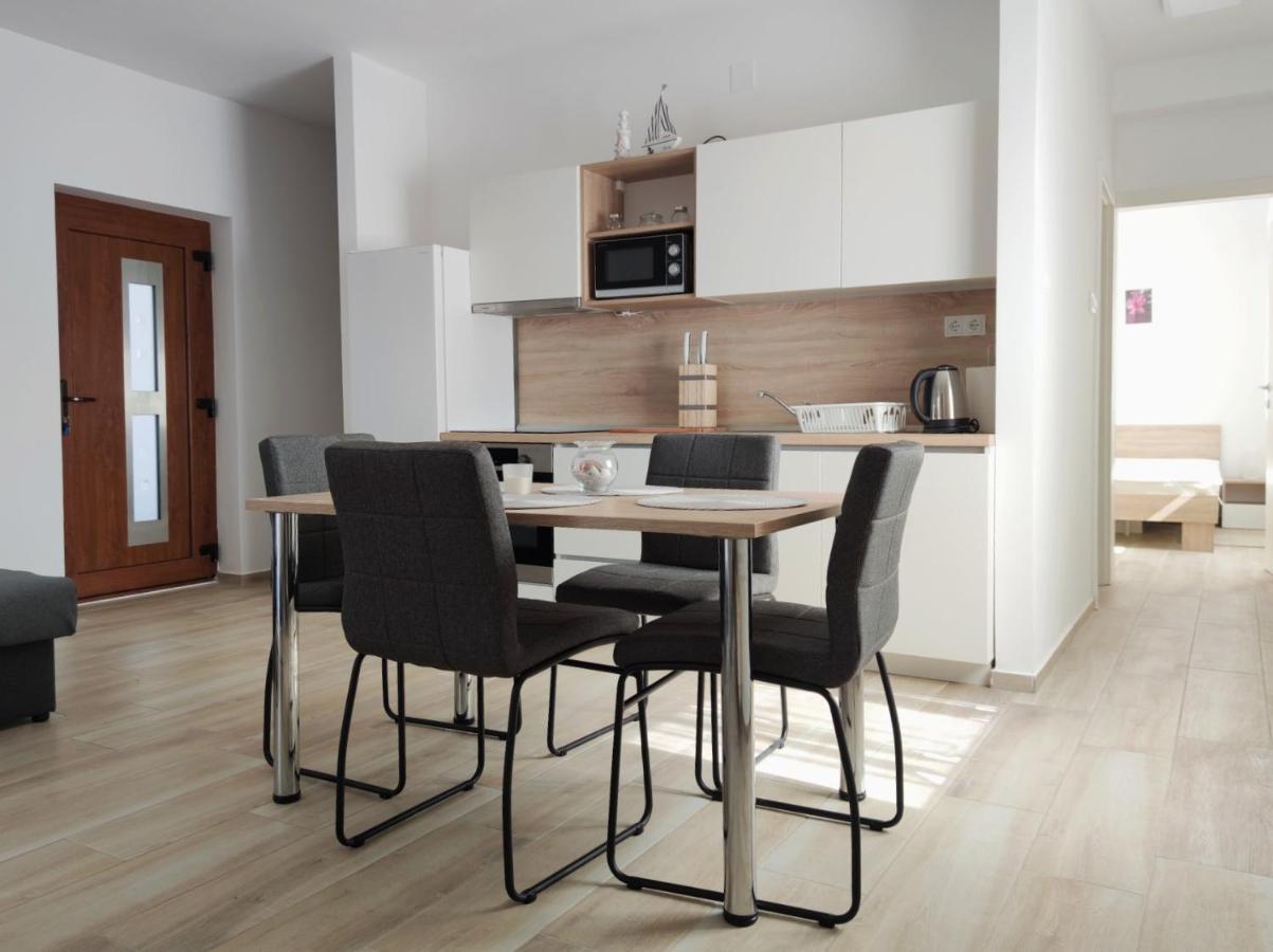 Apartments Leticia Vrsi Ngoại thất bức ảnh