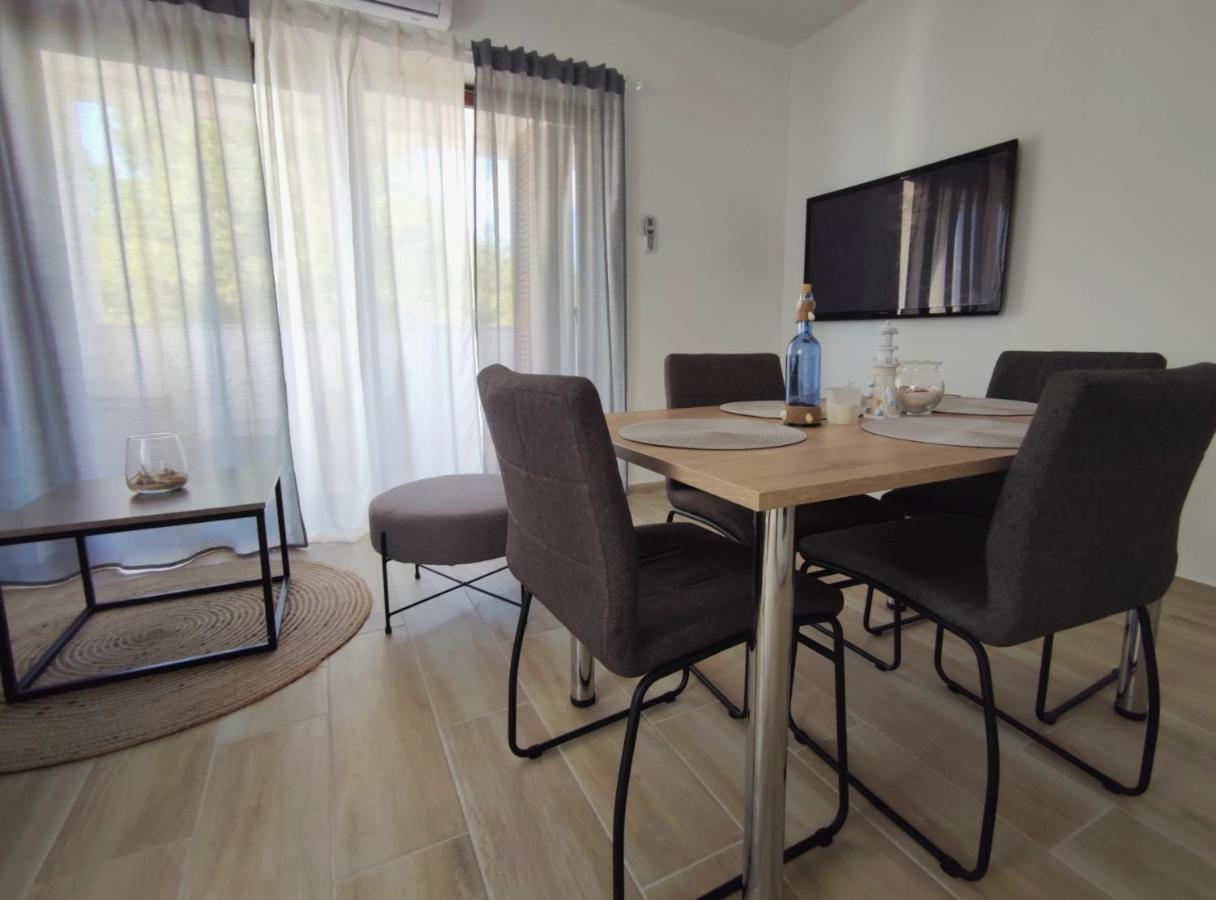 Apartments Leticia Vrsi Ngoại thất bức ảnh