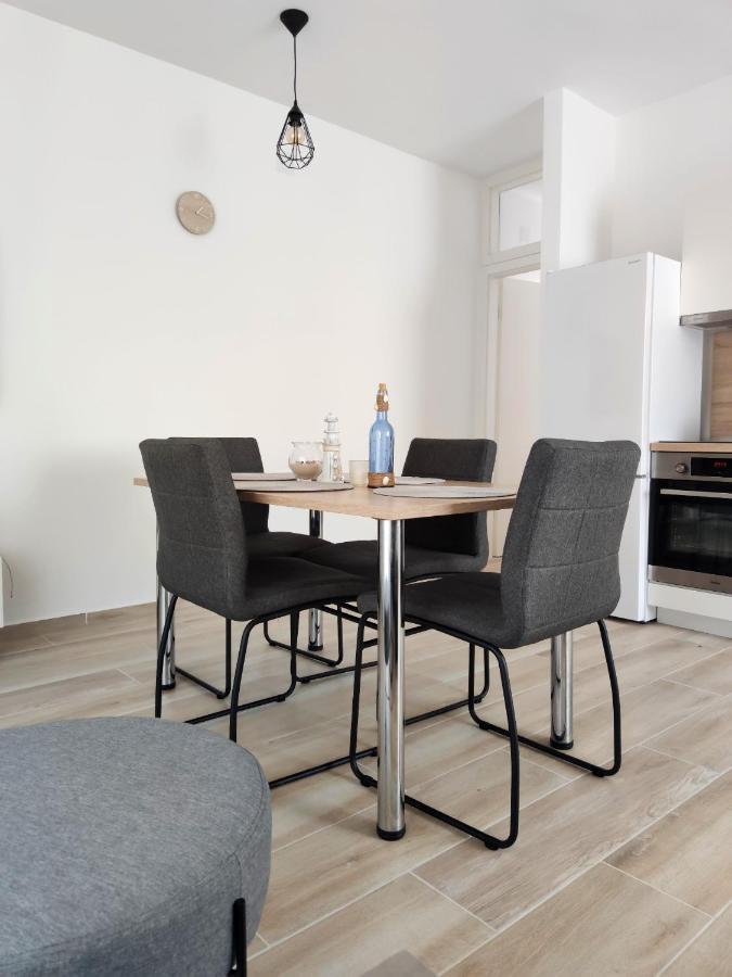 Apartments Leticia Vrsi Ngoại thất bức ảnh