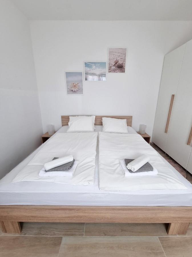 Apartments Leticia Vrsi Ngoại thất bức ảnh