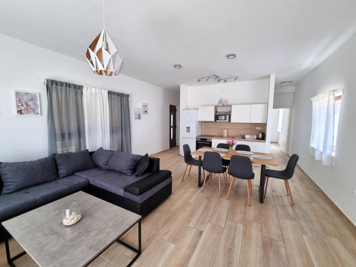 Apartments Leticia Vrsi Ngoại thất bức ảnh