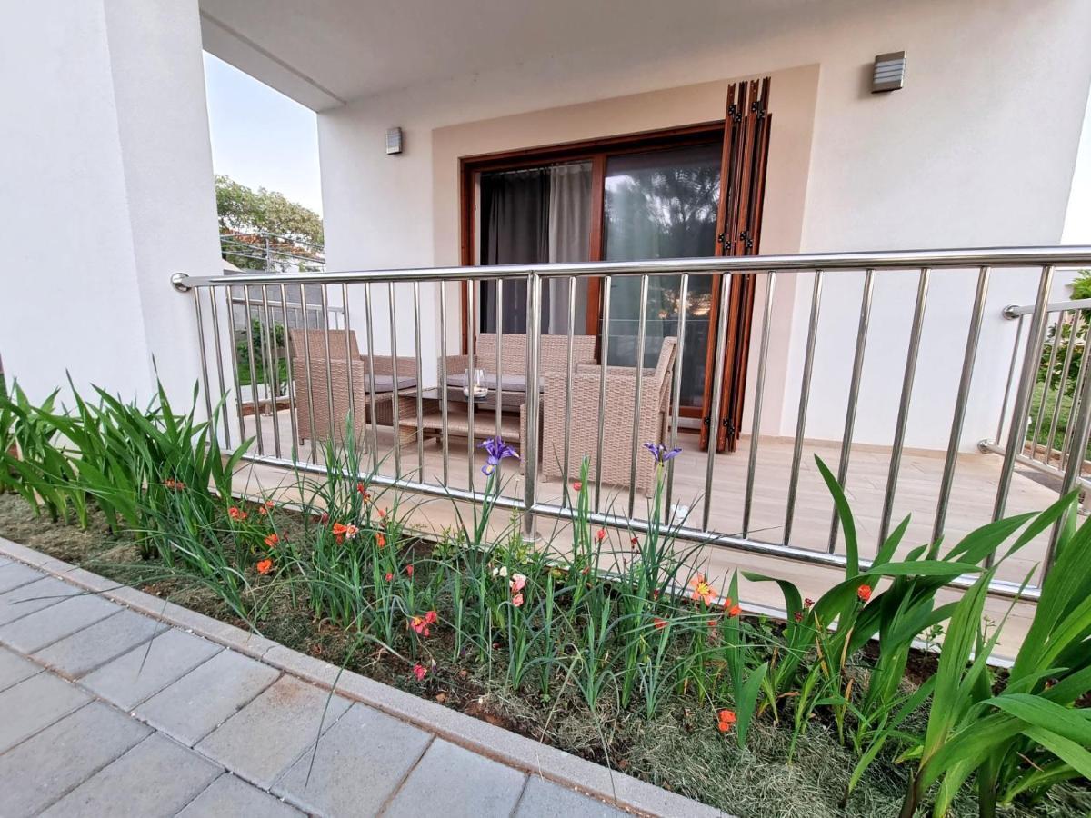 Apartments Leticia Vrsi Ngoại thất bức ảnh