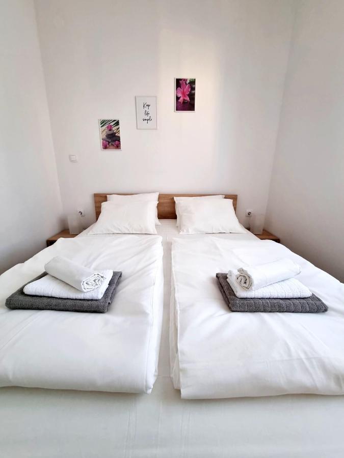 Apartments Leticia Vrsi Ngoại thất bức ảnh