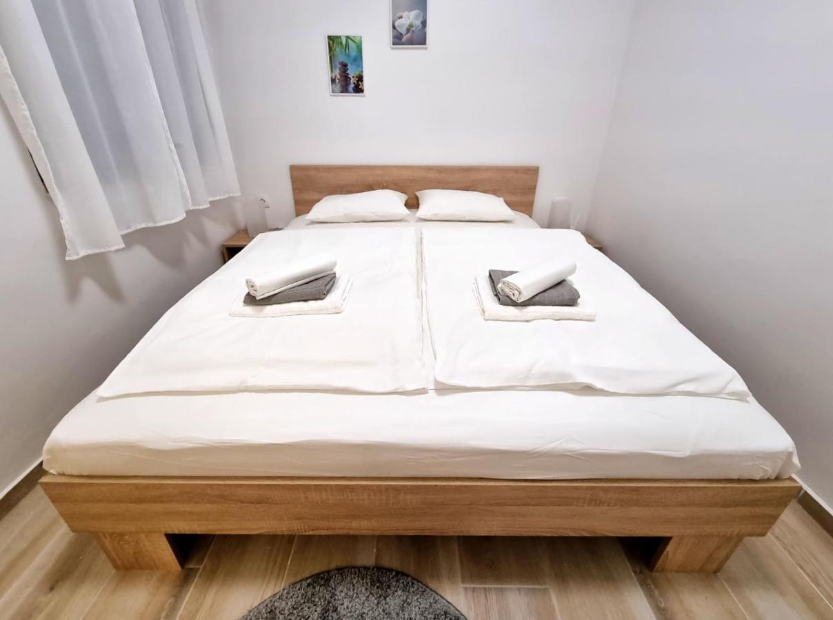 Apartments Leticia Vrsi Ngoại thất bức ảnh