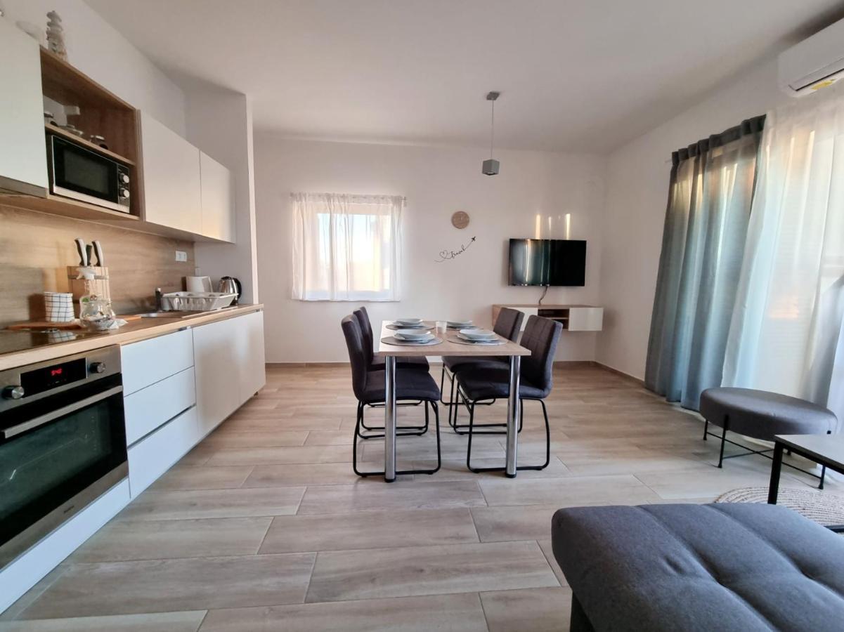 Apartments Leticia Vrsi Ngoại thất bức ảnh
