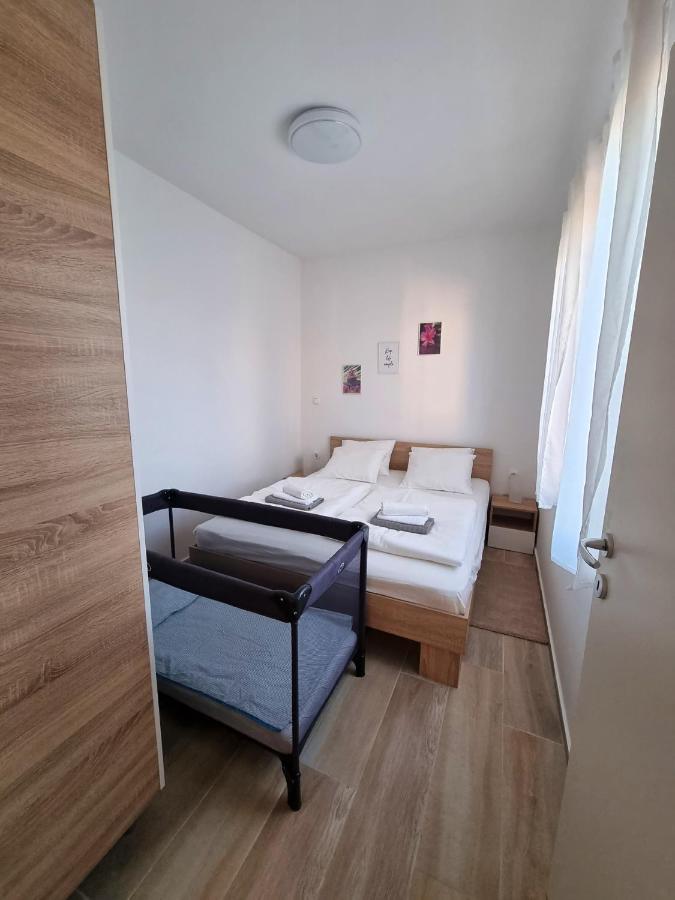 Apartments Leticia Vrsi Ngoại thất bức ảnh