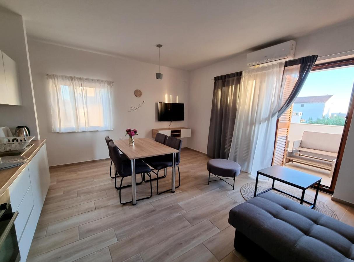 Apartments Leticia Vrsi Ngoại thất bức ảnh